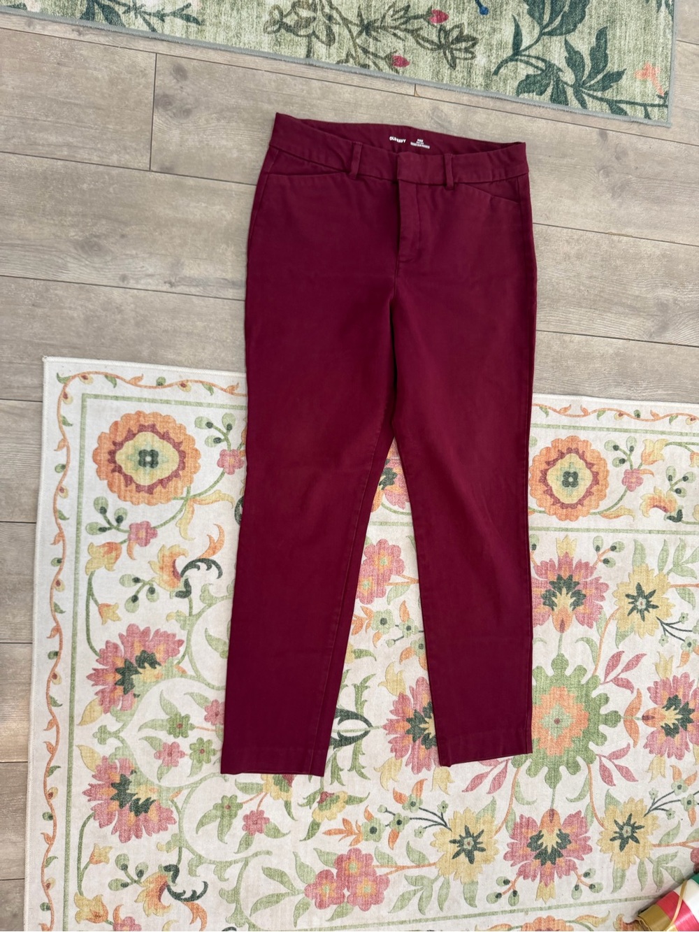 Old Navy Women's Burgundy Wine High Rise Pixie Ankle Pants Size 8
Beautiful Old - Picture 4 of 15